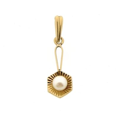Gold pendant set with a pearl Image 1 of Gold pendant set with a pearl