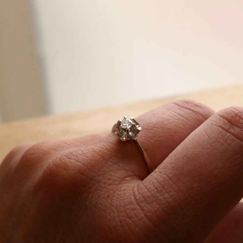 Afbeelding 7 van Witgouden solitairring met diamant; 0,10 ct.
