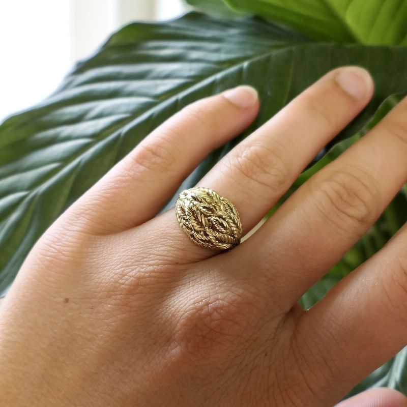 Image 2 of Gold ring with pattern