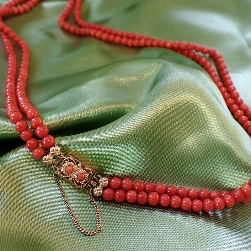 Image 2 of Vintage/antique red coral bead necklace with gold clasp | 56 cm