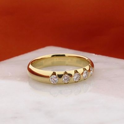 Afbeelding 2 van Gouden rijring met diamanten; 0,25 ct.