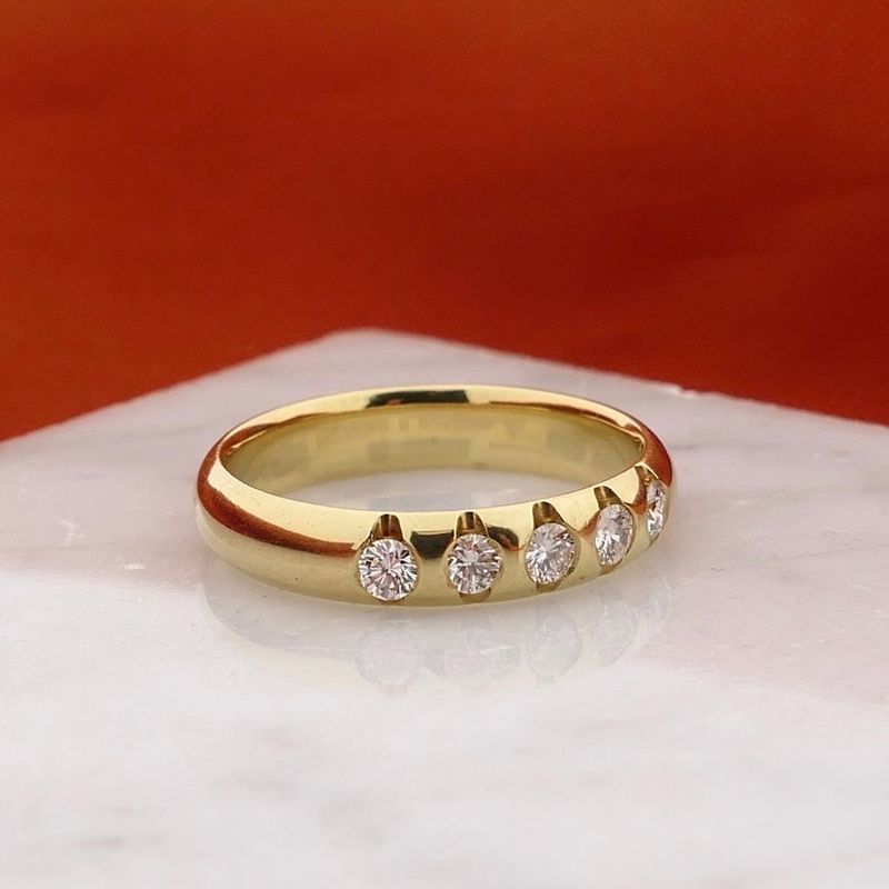 Afbeelding 2 van Gouden rijring met diamanten; 0,25 ct.