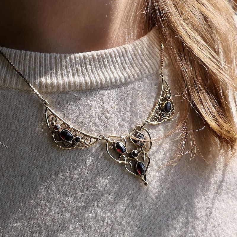 Image 9 of Antique gold necklace with garnet