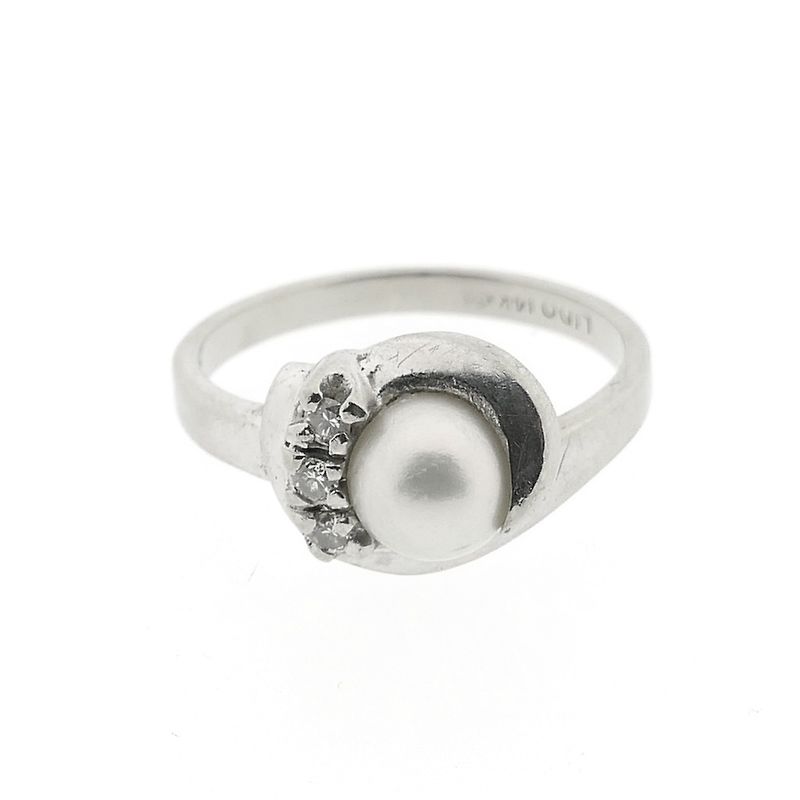 Image 3 of White gold ring with pearl and diamonds; 0.07 ct.