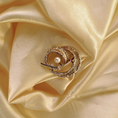 Image 2 of Two-tone gold fantasy brooch with diamond and pearl