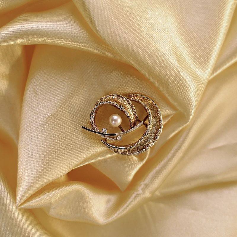 Image 2 of Two-tone gold fantasy brooch with diamond and pearl