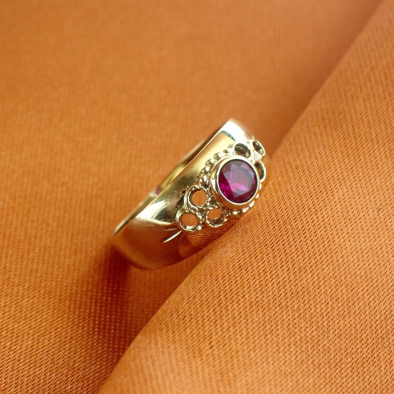 Image 5 of Gold ring with ruby