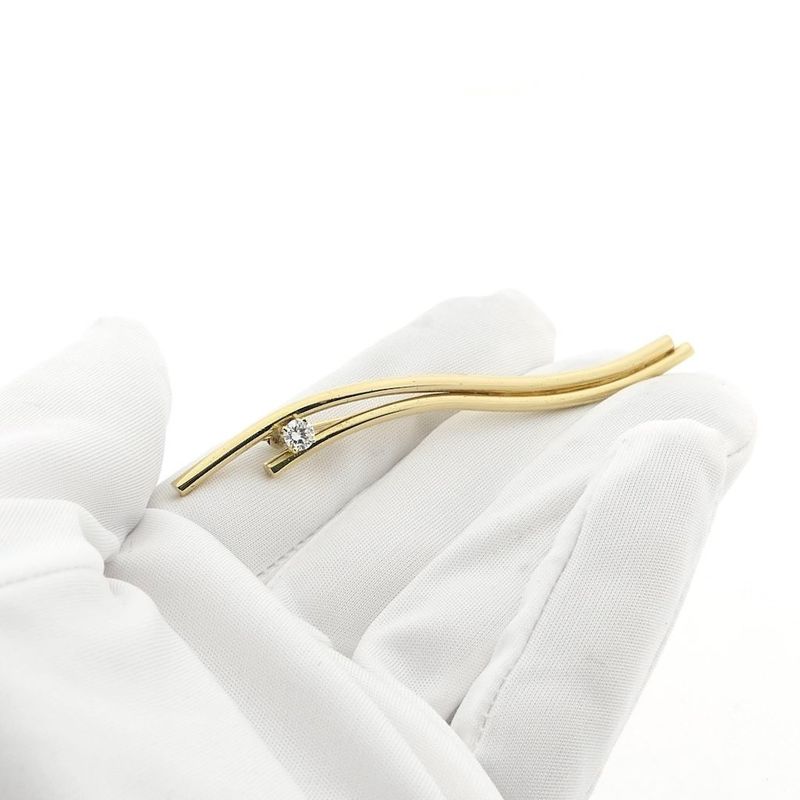 Image 9 of Gold brooch with diamond