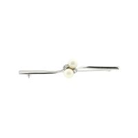 Narrow white gold brooch with pearl and diamonds; 0.06 ct.