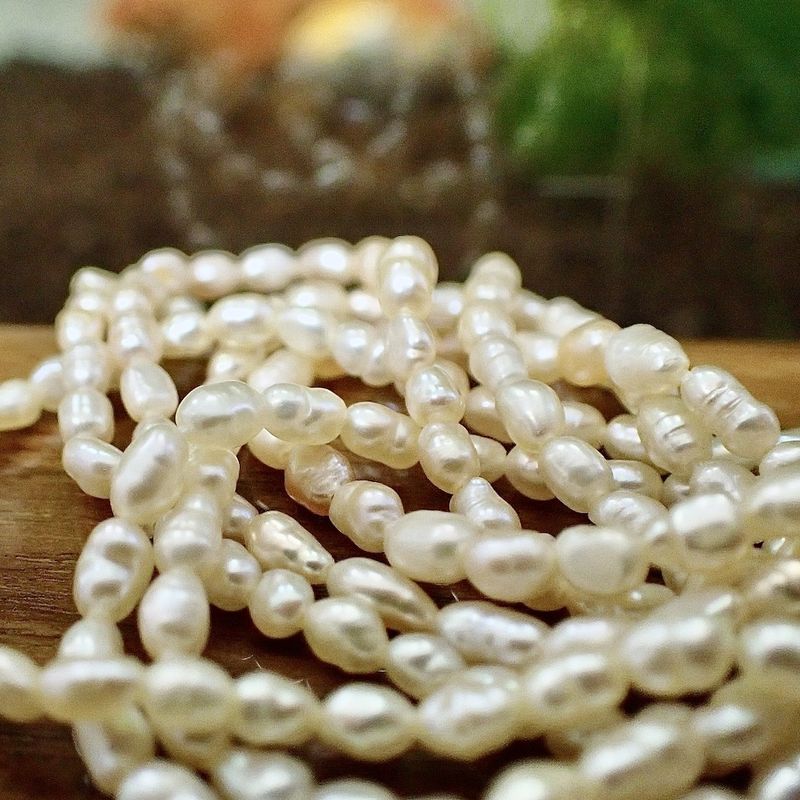 Image 4 of Pearl necklace with gold clasp.