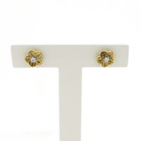 Gold stud earrings of a flower with diamond | 0.06 ct.