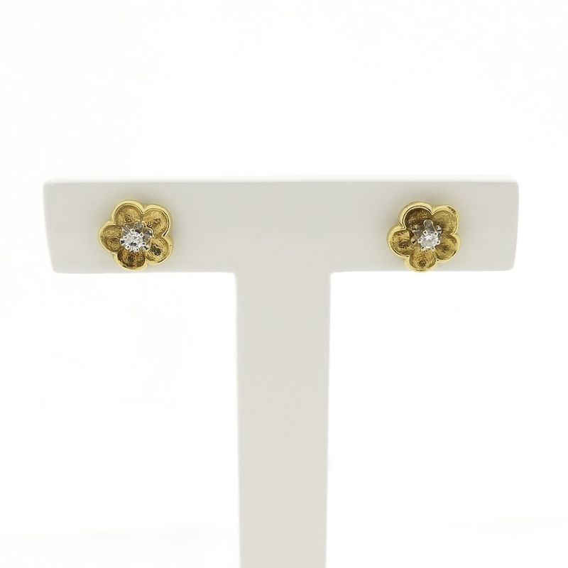 Image 1 of Gold stud earrings of a flower with diamond | 0.06 ct.