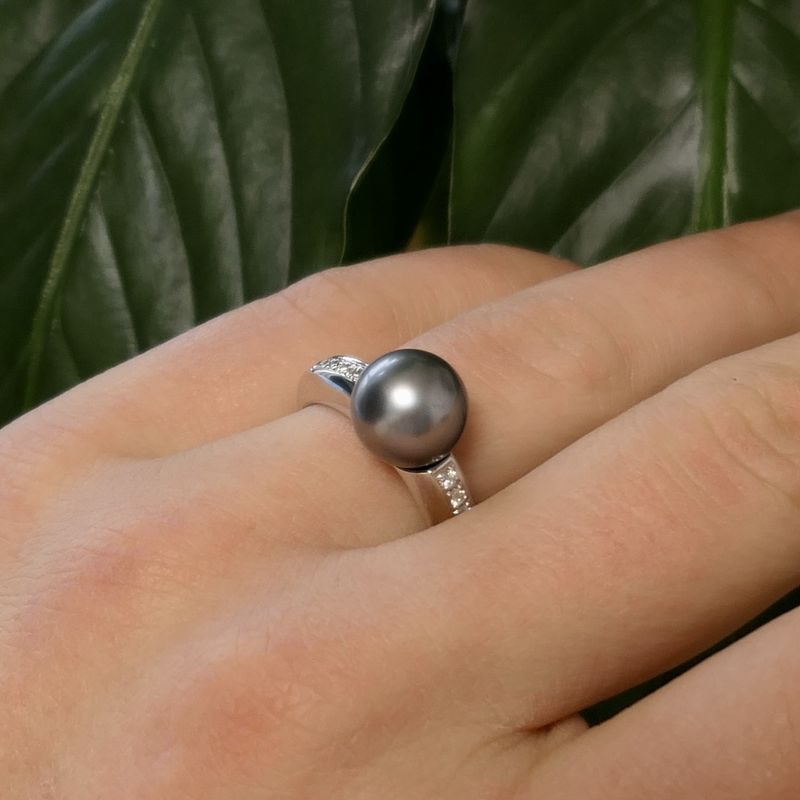 Image 8 of White gold ring with Tahitian pearl and diamonds; 0.10 ct.