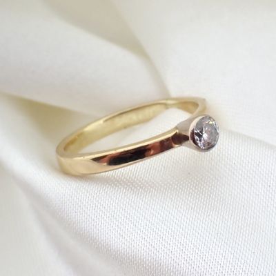 Bicolor solitaire ring with diamond 0.20 ct. Image 2 of Bicolor solitaire ring with diamond 0.20 ct.