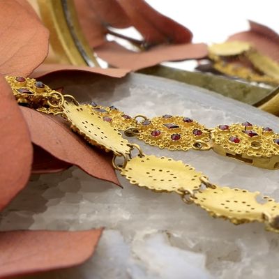 Vintage/antique gold boat bracelet with garnet | 20 cm Image 2 of Vintage/antique gold boat bracelet with garnet | 20 cm