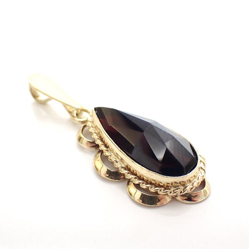 Image 3 of Vintage gold pendant with garnet stone