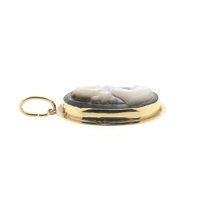 Image 7 of Gold cameo pendant with mother of pearl | Antique