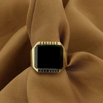 Image 2 of Gold men's signet ring with onyx