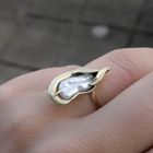 Image 2 of Gold ring with baroque pearl