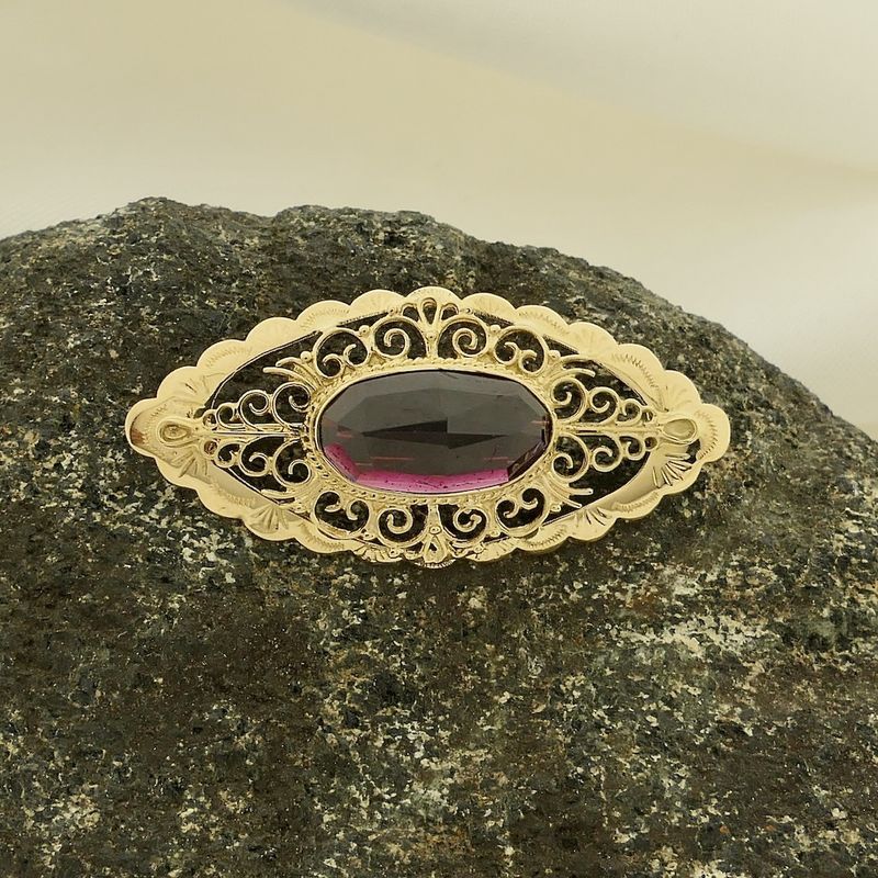 Image 2 of Vintage gold brooch with garnet