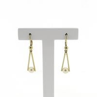 Gold earrings with pearl