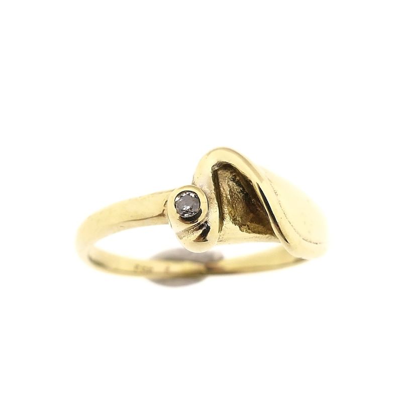 Image 3 of 8 carat ring with zirconia