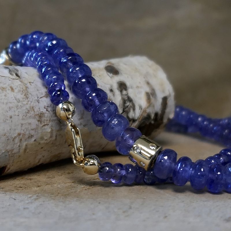 Image 2 of Gold tanzanite bead necklace with diamond; 0.12 ct. | 45 cm