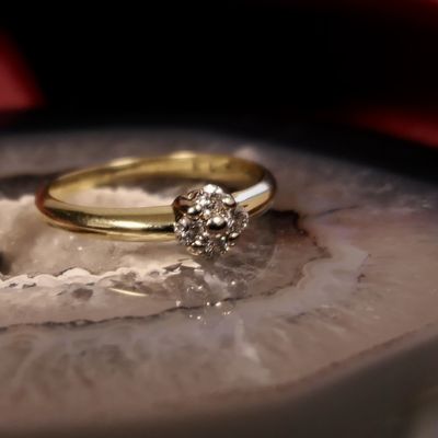 Image 2 of Gold ring with diamond | 0.18 ct.