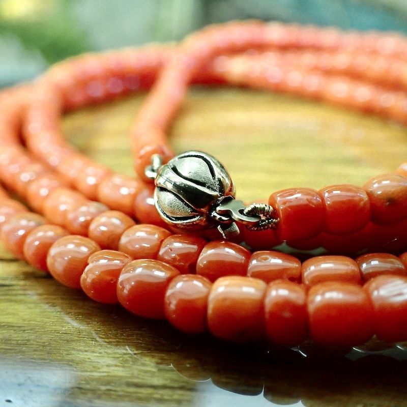 Image 3 of Blood coral bead necklace with gold clasp; Antique | 80 cm