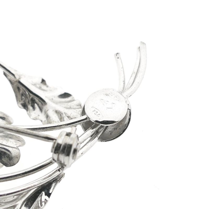 Image 6 of White gold brooch with diamonds; 0.12 ct.