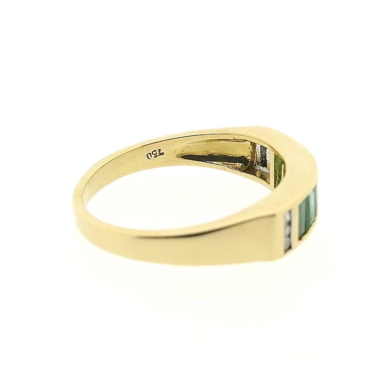 Image 5 of 18-karat gold ring with emerald and diamonds | 0.03 ct.