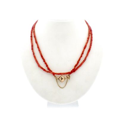 Vintage/antique red coral bead necklace with gold clasp | 81 cm Image 1 of Vintage/antique red coral bead necklace with gold clasp | 81 cm