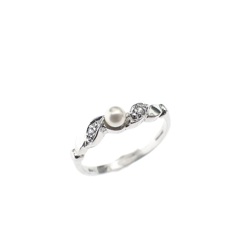 Image 1 of Silver ladies ring with pearl and zirconia
