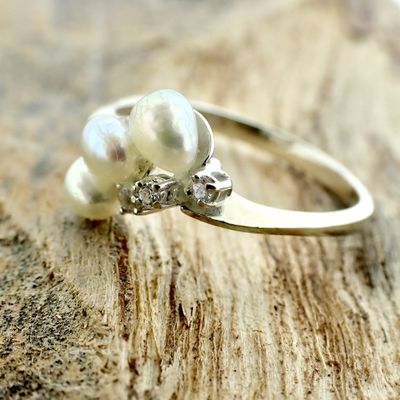 Image 2 of White gold ring with pearl and diamond