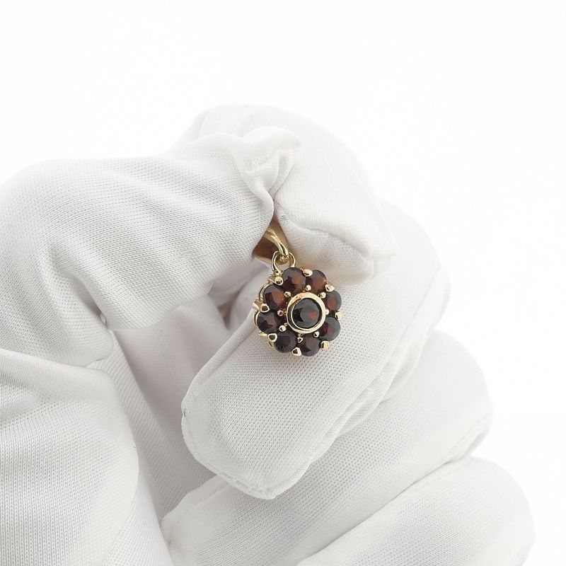 Image 7 of Vintage gold pendant with garnet