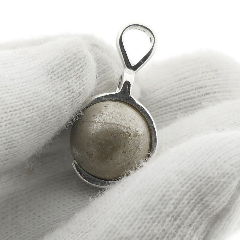 Image 5 of Silver pendant with beige moonstone