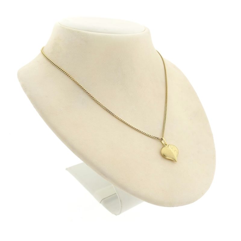 Image 4 of Gold pendant of a heart