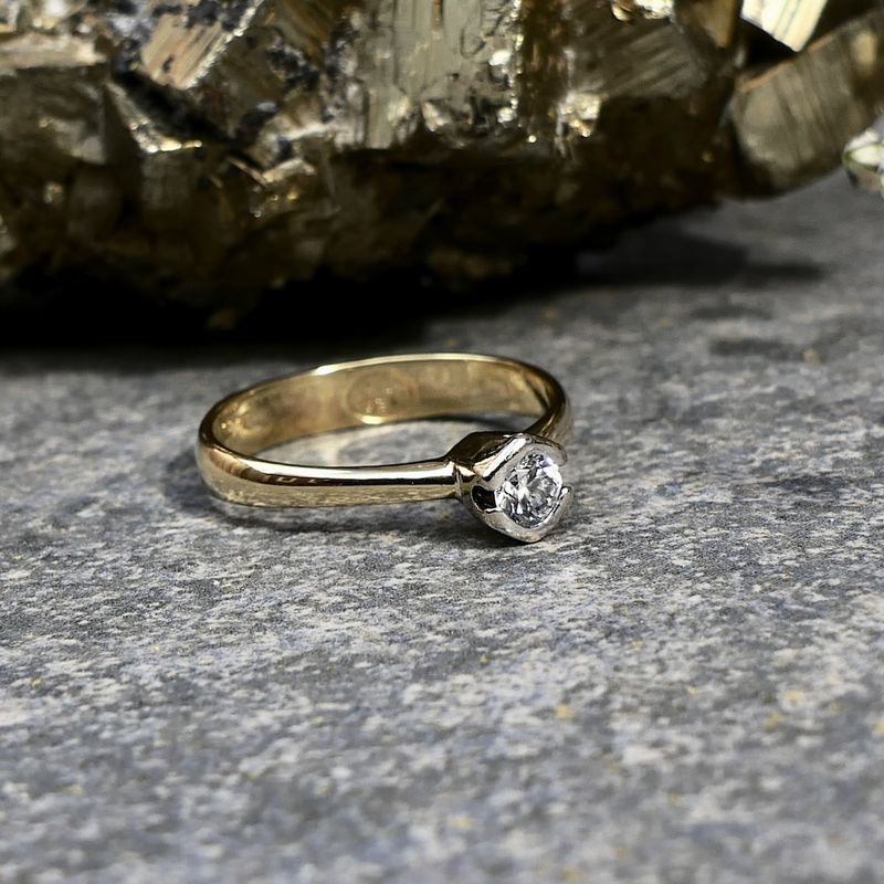 Image 2 of Gold solitaire ring with zirconia