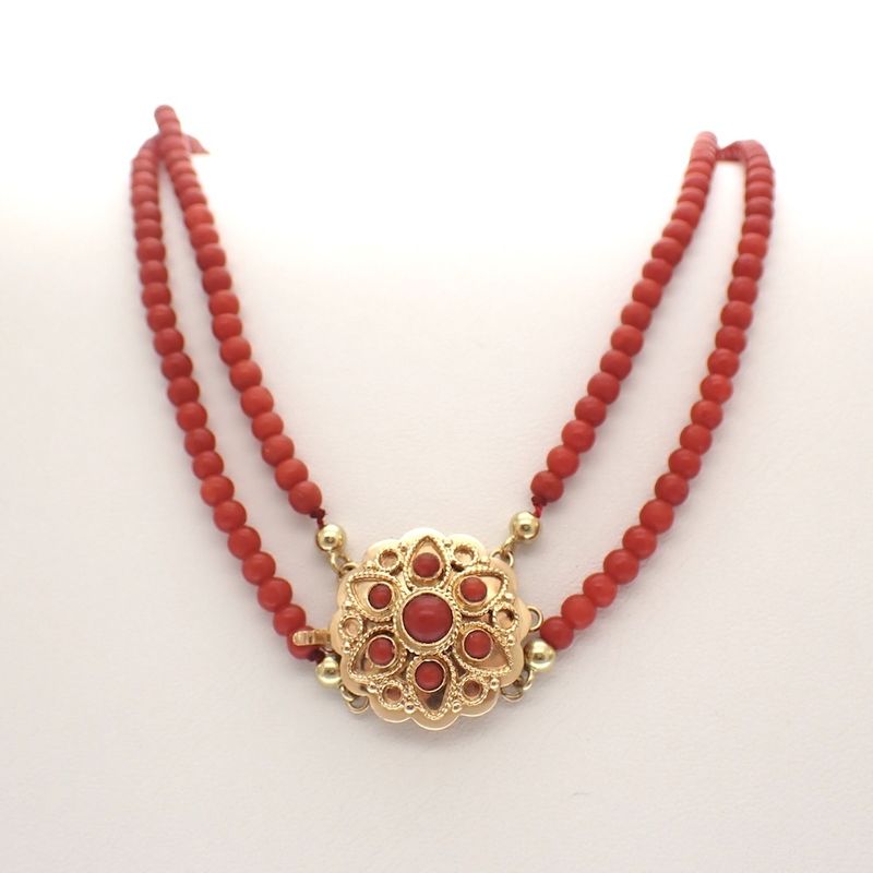 Image 8 of Blood coral bead necklace with gold clasp; Antique | 36 cm