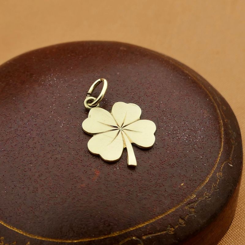 Image 2 of Gold pendant of a four-leaf clover