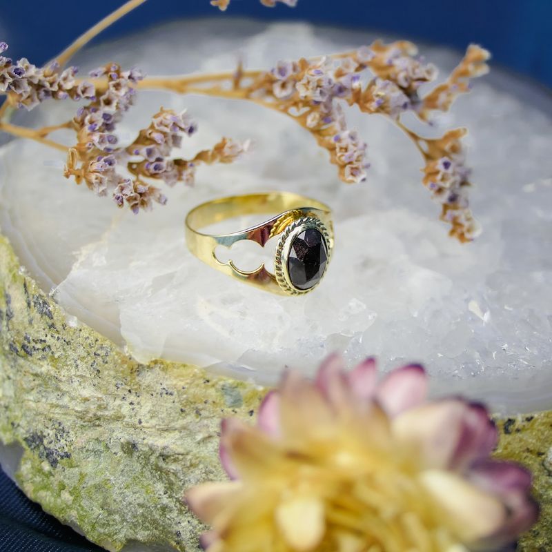 Image 2 of Gold ring with garnet stones | Vintage