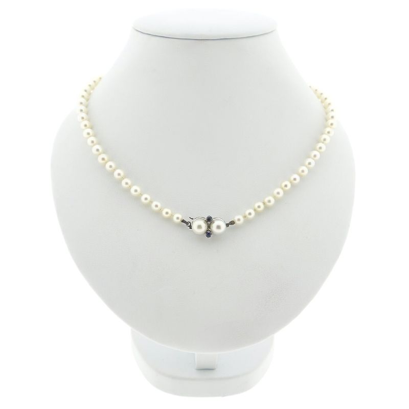 Image 4 of Pearl necklace with white gold clasp and sapphire | 49 cm