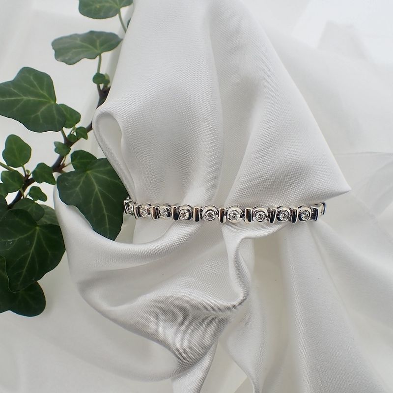 Image 2 of 18K white gold tennis bracelet with 1.23 ct. diamond | 19 cm