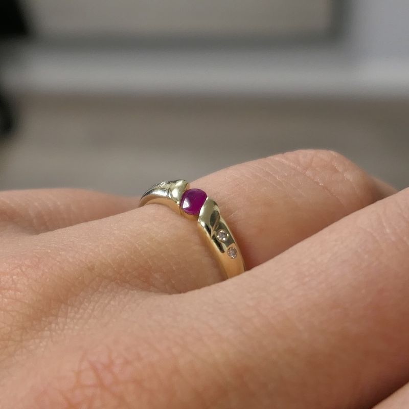 Image 9 of Gold ring with ruby ​​and diamond | 0.02 ct.