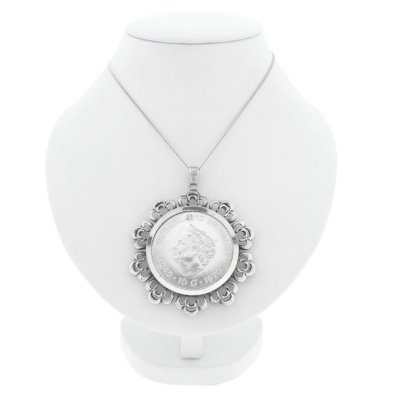 Image 3 of Silver pendant of 10 guilder coin of Juliana 1970.