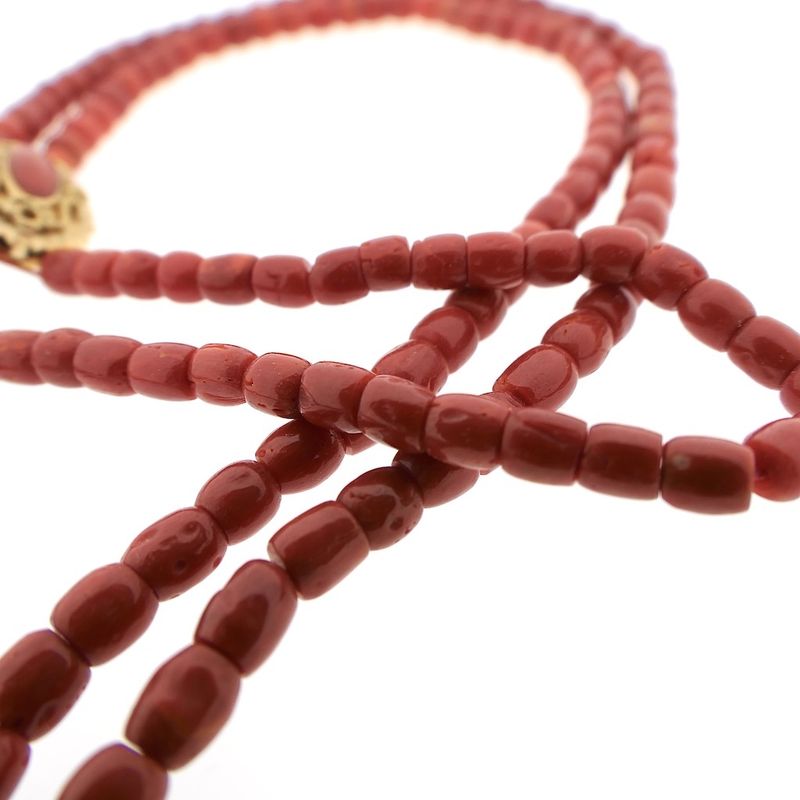 Image 12 of Luxury red coral necklace with gold clasp; Antique | 54 cm