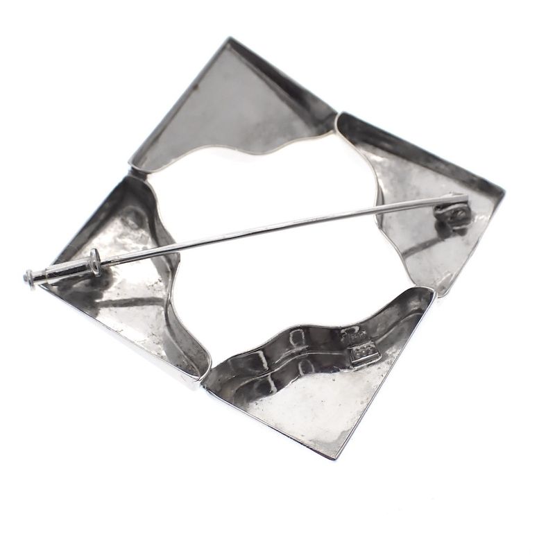 Image 4 of White gold design brooch