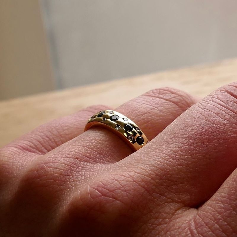 Image 9 of Gold ring with sapphire and diamond; 0.12 ct.