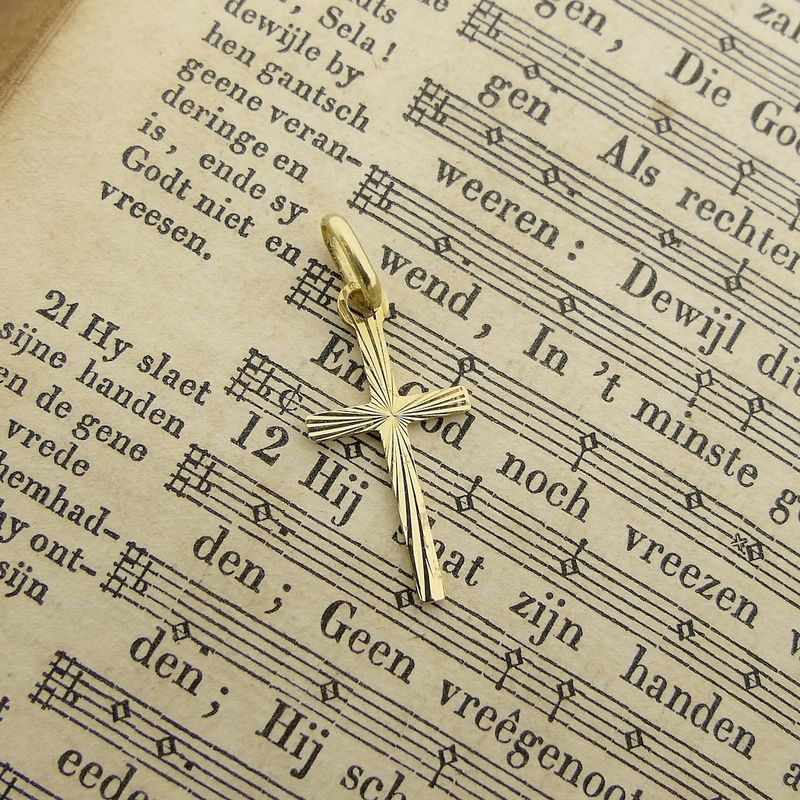 Image 8 of Gold pendant with a subtle cross