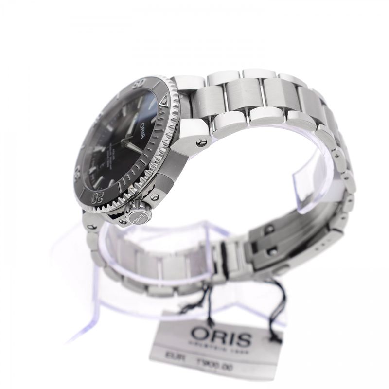 Image 3 of Oris Aquis Date Relief 01 733 7766 4158; Automatic Men's Watch